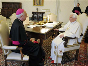 Vaticano critica 'tentativas agressivas' de envolver papa em esc�ndalo