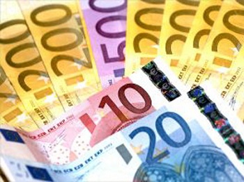 It�lia aceita supervis�o do FMI e da Uni�o Europeia para acalmar mercados