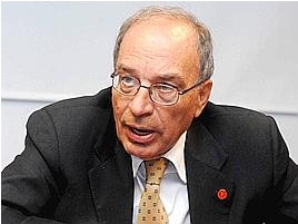 O subsecret�rio Alfred Mantica anunciou seu plano de reestrutura��o de corpos consulares e de embaixadas, medida considerada pol�mica