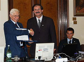 Reitor da Universidade de Bologna, Pier Ugo Calzolari (esq.), recebeu comitiva de reitores brasileiros de universidades estaduais. 
