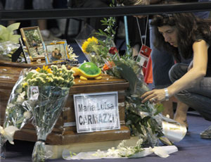 Funeral solene, em homenagem aos 22 mortos em decorr�ncia da explos�o de vag�es de um trem, foi realizado nesta manh� em Viareggio
