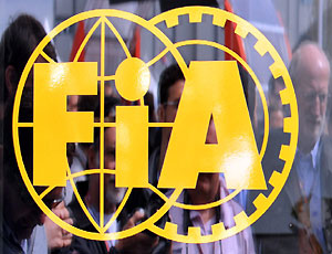 A FIA cedeu �s press�es da FOTA e, entre v�rias outras imposi��es da segunda, n�o permitir� a reelei��o de Max Mosley ao final desta temporada