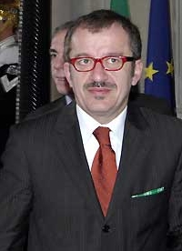 O ministro do interior, Roberto Maroni, deu declara��es � imprensa apoiando o acordo entre a�It�lia e a L�bia no que tange a imigra��o ilegal