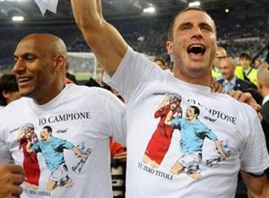 Torcedores da Lazio comemoram primeiro t�tulo da temporada do