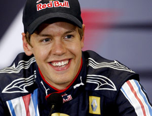 O alem�o da Red Bull, Sebastian Vettel, fez a pole-position na casa do l�der da temporada, o ingl�s Jenson Button