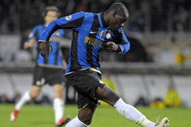 O atacante da Inter, Balotelli, pelo seu jeito provocador acabou tendo de ouvir insultos racistas dos torcedores da 