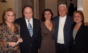 da esquerda para a direita - a esposa e o presidente do Circolo, Margherita Bezzi e Giuseppe Bezzi, a presidente do COMITES, Rita Blasioli, o Padre Giorgio e a vice-prefeita de São Paulo, Alda Marcantonio