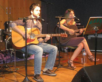 Alvaro Zanoto com Elisa Gatti se apresentando no evento