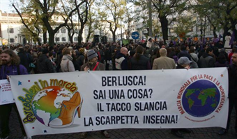 Manifestação contra Berlusconi em Roma