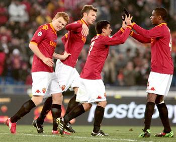 Roma goleia e volta à vice-liderança 