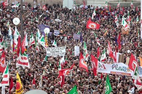 Protesto contra Berlusconi leva milhares às ruas de Roma