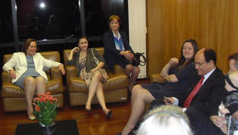 Equipe da Rádio Italiana reunida no gabinete do novo ministro Dr. Antônio Carlos Ferreira
