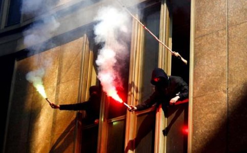 Estudantes protestam contra reforma educacional