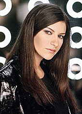 Filme biográfico da cantora Laura Pausini coloca em xeque a fama