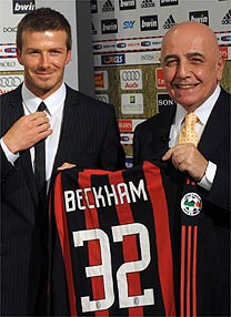 Apresentado por Adriano Galliani, David Beckham vestirá a camisa 32 do Milan