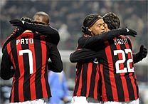 Seedorf, Pato, Ronaldinho e Kaká vibram com um dos gols marcados ante a Udinese