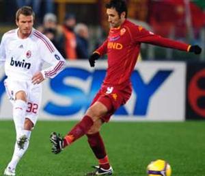 Beckham do Milan e Vucinic da Roma