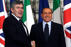 Primeiro-ministro britânico Gordon Brown, se encontra com Silvio Berlusconi