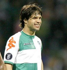 Diego, do Werder Bremen, sozinho levou paura aos defensores do Milan e garantiu a classificação de seu time para as oitavas de final da Copa da Uefa