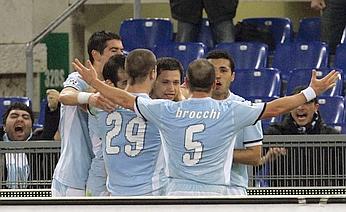 Jogadores da Lazio comemoram gol contra o Bologna pela 26a rodada da Série A do Calcio