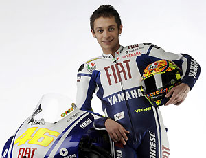 Valentino Rossi, Il Dottore, na apresentação de sua moto para a temporada 2009. O piloto italiano já conquistou oito títulos mundiais, 6 dos quais pela MotoGP, a principal categoria da modalidade