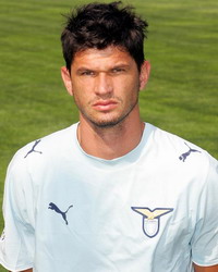 Cribari, zagueiro da Lazio desde 2005 e único brasileiro em campo neste confronto, ganhou nova chance do treinador Delio Rossi, apesar de não ter ido bem no jogo passado contra o Chievo