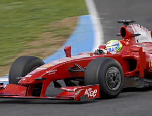 Felipe Massa em ação durante os treinos em Montmelò, nesta semana