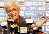 Marcello Lippi convocou três atletas que debutarão na Nazionale: Pazzini da Sampdoria, Bocchetti da Genoa e Motta da Roma