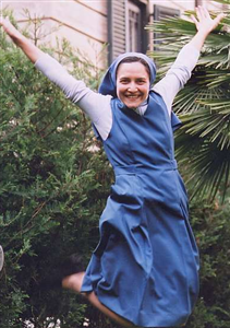 Dançarina de boate Anna Nobili, vira freira e ensina 'dança sacra' na Itália