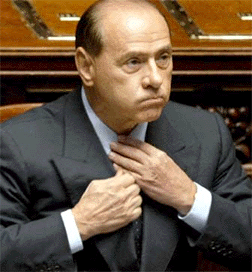 Silvio Berlusconi se prepara para discursar durante o congresso extraordinário do PPE