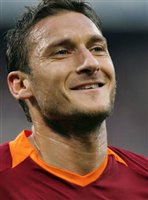 O capitão da Roma, Totti, se recuperou de lesão a tempo de jogar o duelo contra a Lazio
