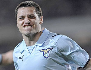 O atacante argentino, Zarate, foi o melhor jogador em campo na semifinal contra a Juve, pela Copa da Itália, em Turim