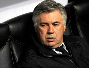 Jogo pode decidir a continuação do treinador do Milan, Carlo Ancelotti, no comando do clube