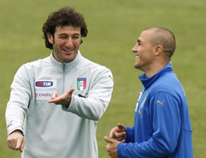 A direção da Juve apostou em duas novas peças para mexer com o brio do elenco. Cirro Ferrara será o treinador, no posto de Ranieri, para os dois últimos jogos a temporada, enquanto o zagueiro Cannavaro foi contratado para 2009/2010