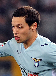 O atacante argentino Zarate, da Lazio, fechou contrato por mais cinco anos com o clube