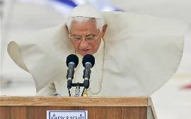 Papa encerra Ano Paulino e revela ter encontrado restos de São Paulo