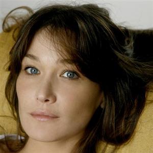 A primeira dama da França, a italiana Carla Bruni, é uma das herdeiras do castelo que foi vendido no Piemonte