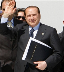Berlusconi procura casa em L'Aquila para passar as férias