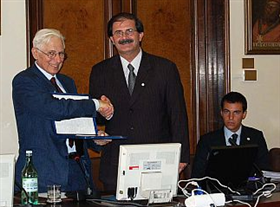 Reitor da Universidade de Bologna, Pier Ugo Calzolari (esq.), recebeu comitiva de reitores brasileiros de universidades estaduais.