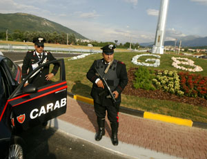 Mais de 15 mil homens da polícia italiana foram convocados para garantir a segurança durante a reunião do G8 em L'Aquila