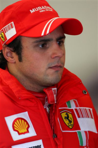 O piloto brasileiro da Ferrari, Felipe Massa, brincou com o compatriota da Brawn GP, Rubens Barrichello