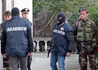 Polícia italiana desarticulou o clã mafioso de Tornicchio, pertencente à máfia calabresa da Ndrangheta, com uma operação que permitiu a detenção de onze pessoas, informaram a Efe fontes policiais