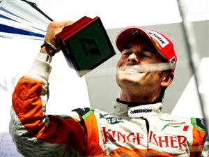 O piloto italiano Fisichella, após ótimo desempenho no último final de semana, realizará o sonho, mesmo que por poucas provas, de pilotar a Ferrari, substituindo o brasileiro Felipe Massa