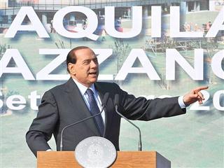 Berlusconi faz 73 anos e pede que italianos liguem para ele