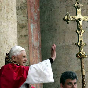 Papa Bento XVI canoniza cinco novos santos