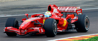 Após 79 dias, Felipe Massa volta a pilotar uma Ferrari no circuito de Fiorano, na Itália