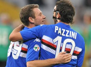 A dupla Cassano e Pazzini, da Sampdoria, considerada a melhor dupla da Itália, comemora o gol de abertura da goleada sobre o Bologna por 4 a 1