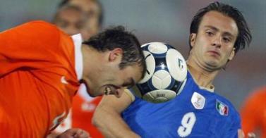 Classificadas para a Copa de 2010, Itália e Holanda se enfrentaram em amistoso neste sábado, na cidade italiana de Pescara. E não saíram do empate por 0 a 0, num jogo sem grandes chances de gol.