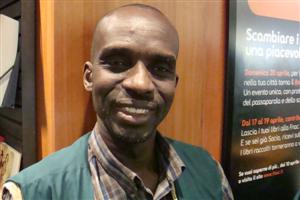 Pap Khouma, italiano de origem senegalesa, relata episódios de preconceito que viveu em seu país