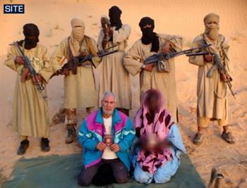 A imagem mostra o casal italiano sequestrado pela Al-Qaeda no Magreb Islâmico